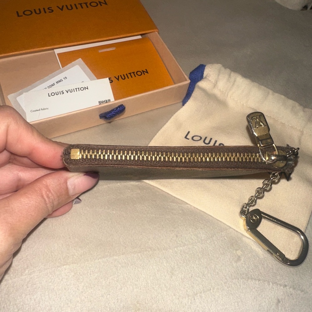 Louis Vuitton Classic Monogram Key Holder - Picture 2 of 5